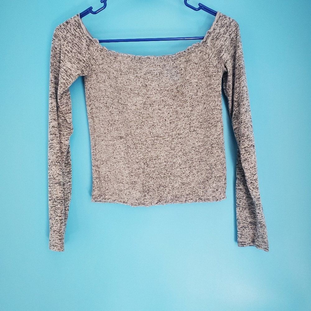 Hollister 3/4 Sleeve Top Size Medium Cropped Gray Stretch
